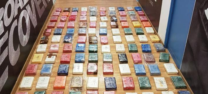 Οι πρώτες φωτογραφίες από τα 135 κιλά κοκαΐνης της Βάρκιζας [εικόνες]